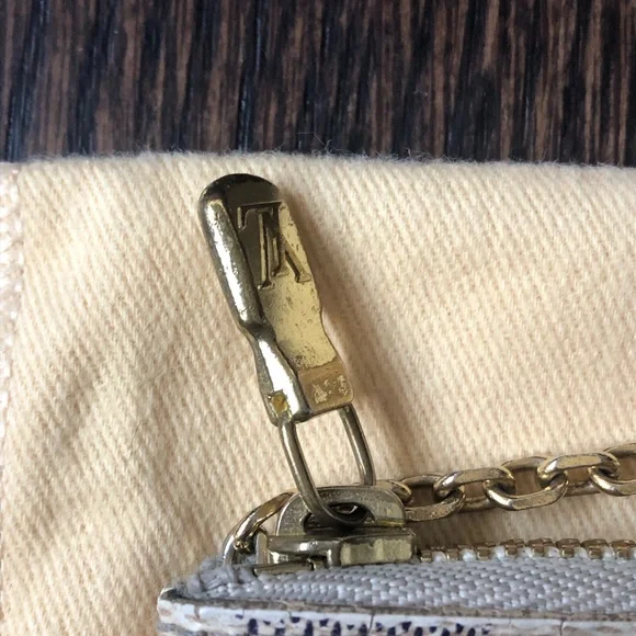 Authentic Louis Vuitton key pouch - Picture 6 of 16